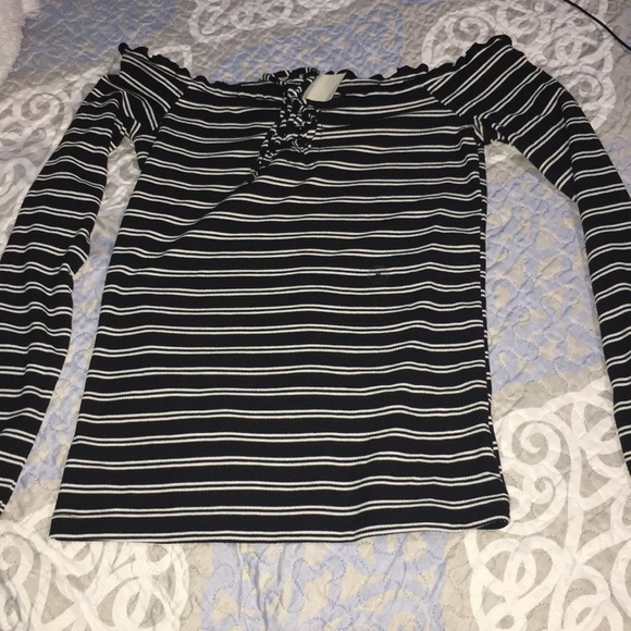 Black and white stripped long sleeve - Picture 1 of 2